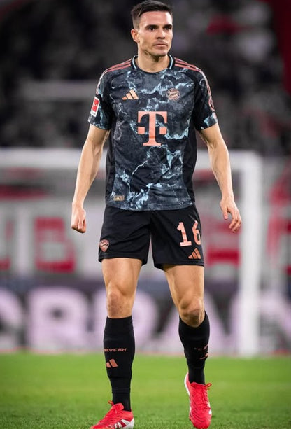 Bayern de munich away 24/25