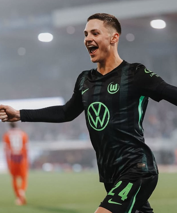 Wolfsburg away 24/25